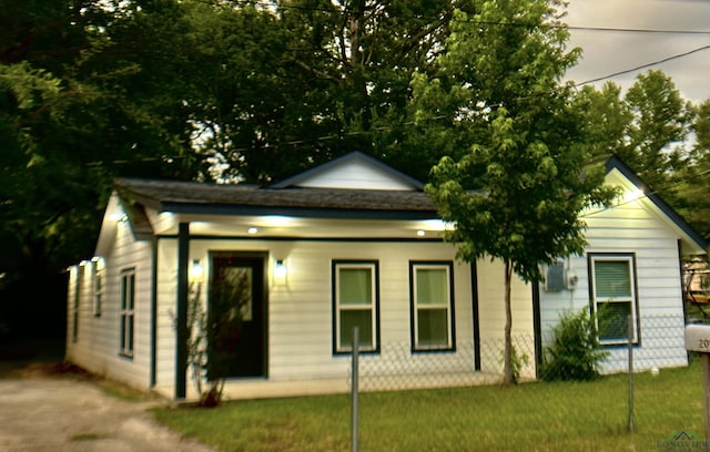 209 E Edgefield Ave, Longview, TX 75602 - view of front of house with a front yard