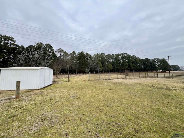 view of yard featuring a rural view