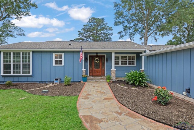 204 Delwood Dr, Longview, TX 75605 - single story home featuring board and batten siding and a front lawn
