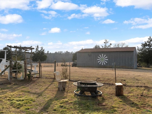 view of yard featuring an outdoor structure and a rural view