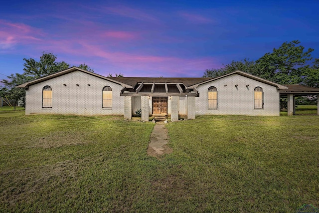 view of front of home featuring a yard