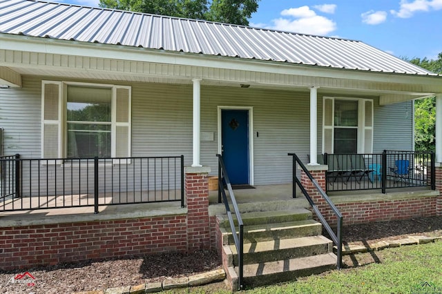102 Poplar St, Marshall, TX 75670 - view of front of home with covered porch and a metal roof