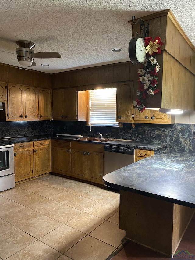 kitchen featuring tasteful backsplash, appliances with stainless steel finishes, a textured ceiling, and ceiling fan