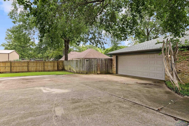 4 Briar Ln, Kilgore, TX 75662 - view of garage