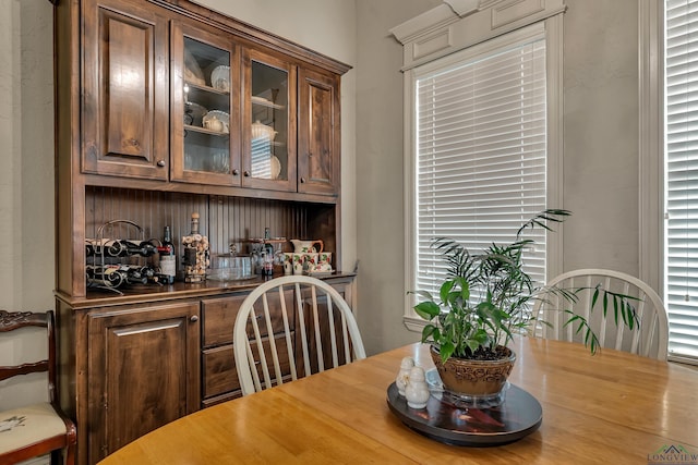 1624 Olympic Dr, Longview, TX 75605 - dining space with bar