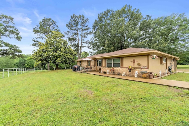 view of yard with a patio