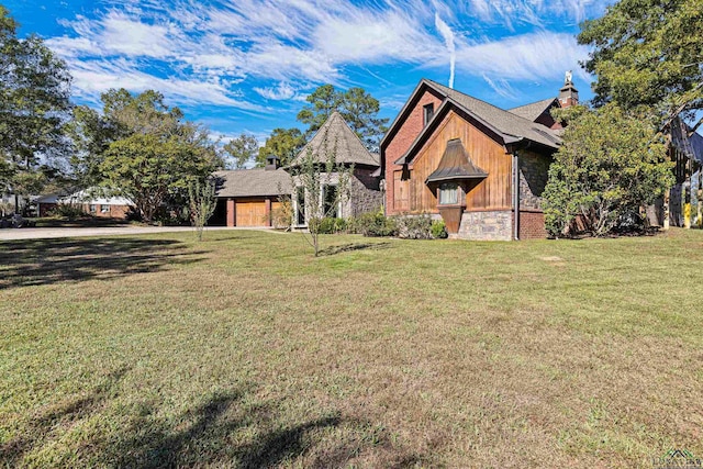 view of front of house with a front lawn