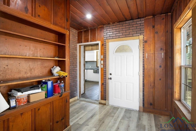 501 S Harrison St, Longview, TX 75601 - entrance foyer with wooden ceiling and light wood-style floors