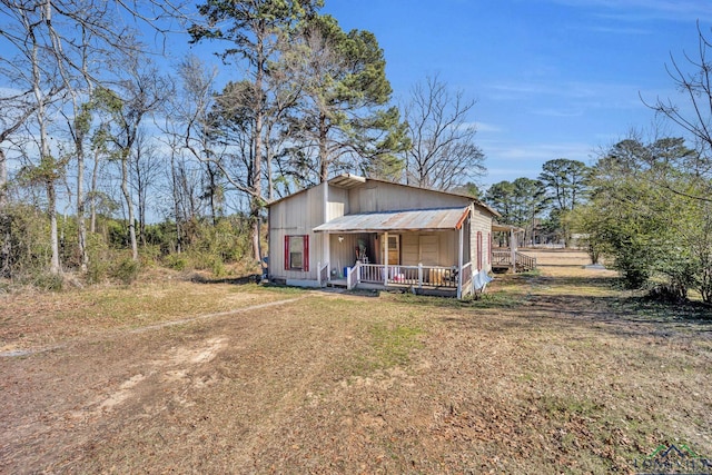 view of front of home with a front yard and covered porch