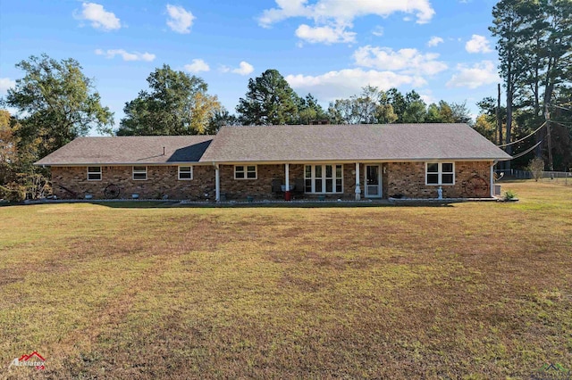 view of front facade featuring a front yard