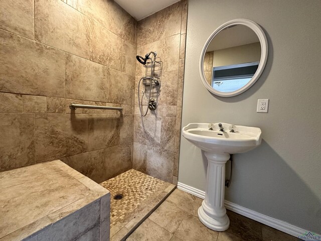 587 Floyd Evans Rd, Marshall, TX 75672 - full bath featuring baseboards and a tile shower