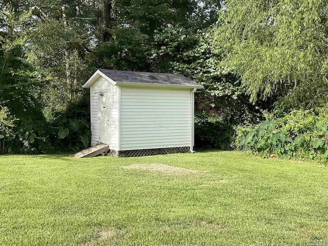 view of outbuilding featuring a yard