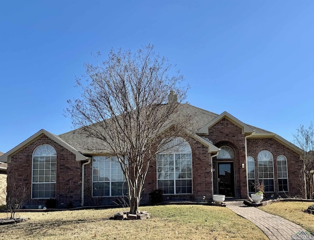 view of front of home with a front lawn