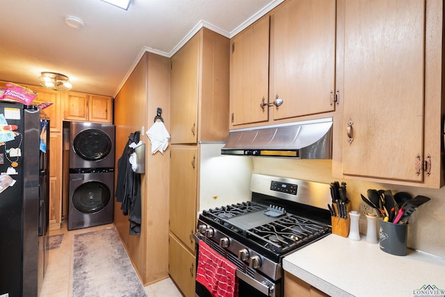 1115 Fuller Dr, Longview, TX 75602 - kitchen featuring under cabinet range hood, stainless steel appliances, stacked washer / drying machine, light countertops, and crown molding