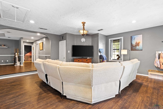 living area featuring recessed lighting, baseboards, visible vents, and wood finished floors