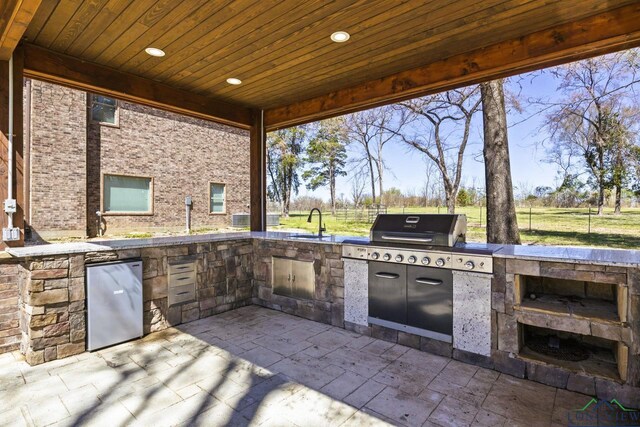 5796 Hwy 271 S, Pittsburg, TX 75686 - view of patio / terrace with a sink