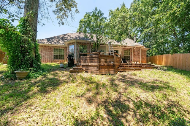 back of house featuring a lawn