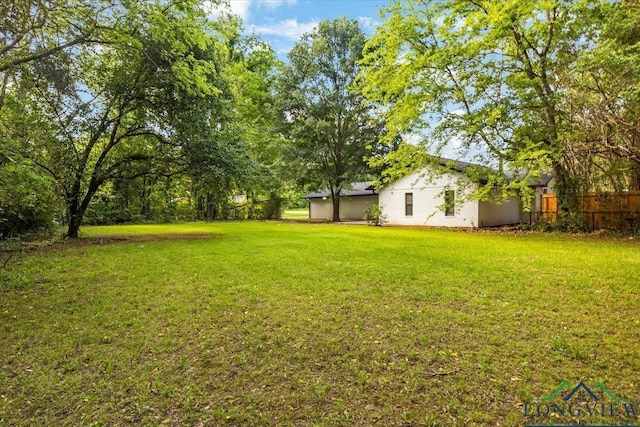 1012 Premier Rd, Longview, TX 75604 - view of yard