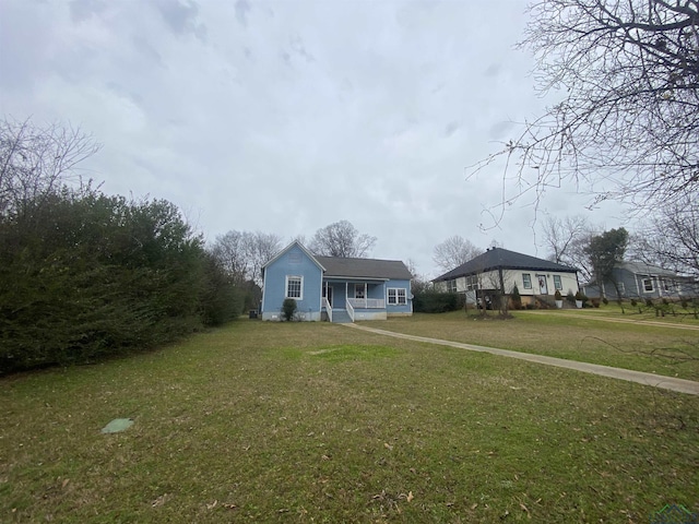 view of front facade with a porch and a front lawn