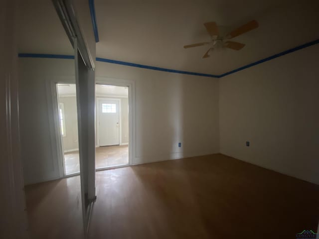 empty room featuring crown molding, ceiling fan, and light hardwood / wood-style flooring