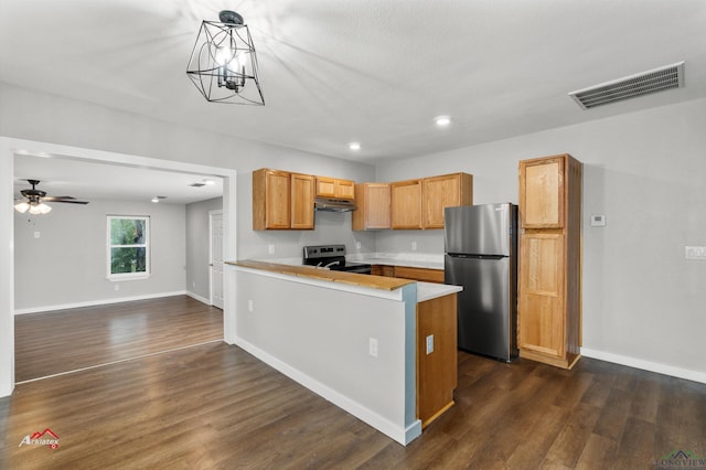 kitchen with ceiling fan with notable chandelier, dark hardwood / wood-style floors, decorative light fixtures, kitchen peninsula, and stainless steel appliances