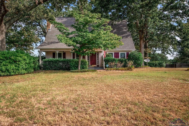 view of front of house with a front lawn