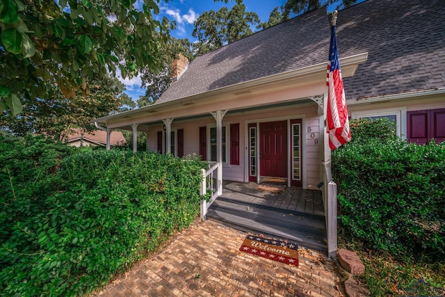 property entrance featuring a porch