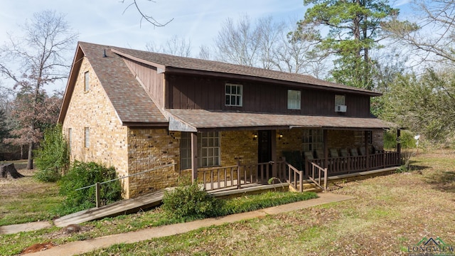 view of front facade featuring a porch