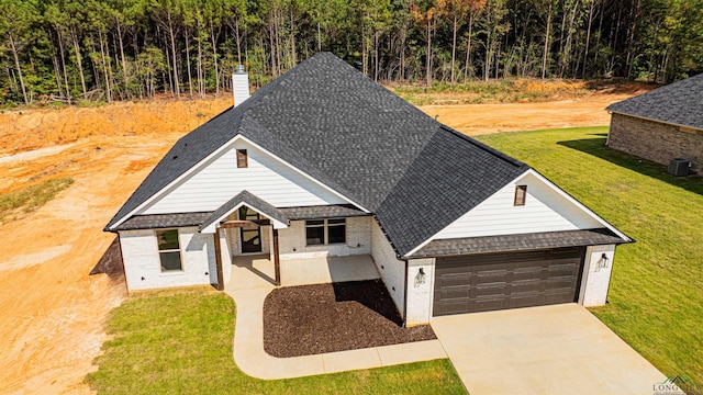 view of front of property featuring a front yard and a garage