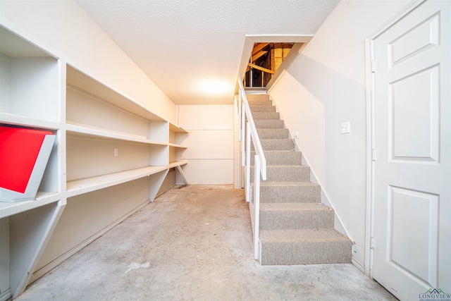 9211 Elm Tree Cir, Tyler, TX 75703 - below grade area with stairway