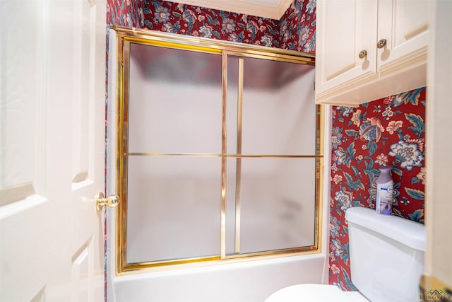 9211 Elm Tree Cir, Tyler, TX 75703 - full bathroom featuring wallpapered walls, toilet, and enclosed tub / shower combo