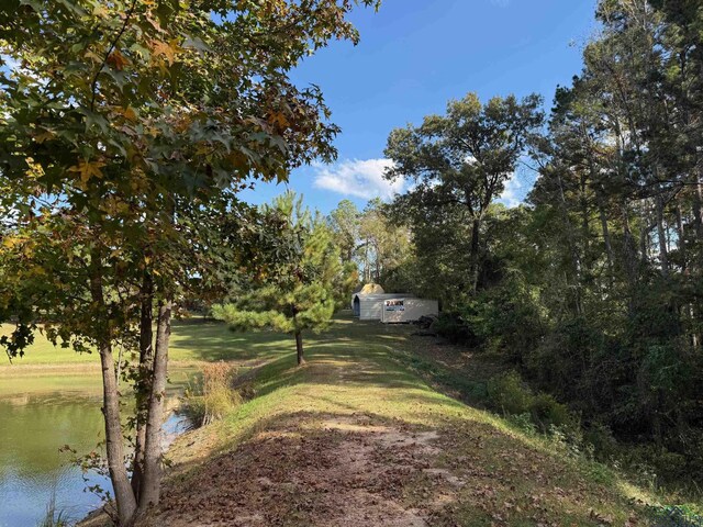 view of yard featuring a water view