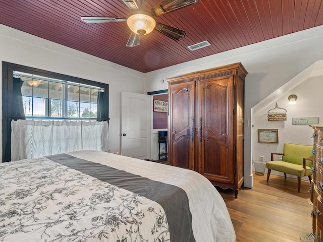 bedroom with light hardwood / wood-style flooring and ceiling fan