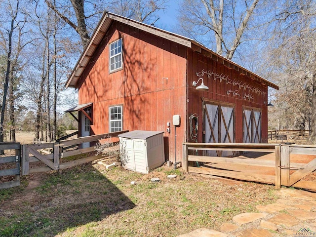 view of side of home featuring an outdoor structure