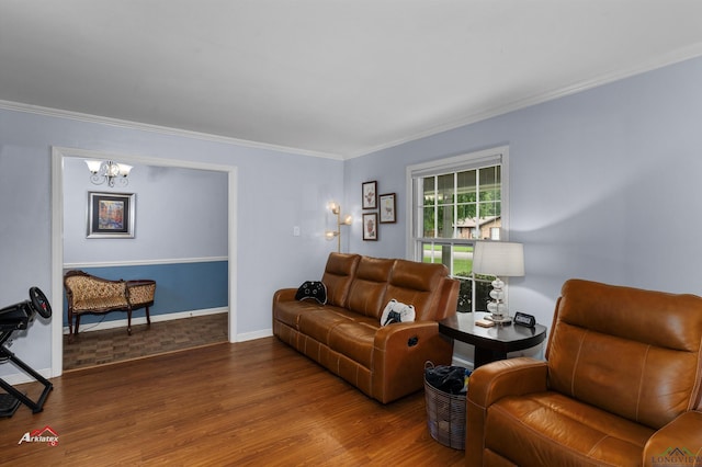 living room featuring hardwood / wood-style flooring, an inviting chandelier, and ornamental molding