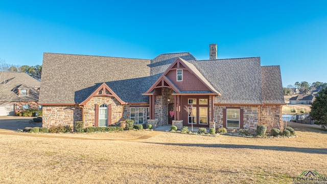 view of front facade with a front lawn