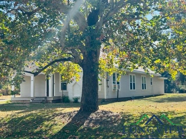 view of front of home with a front lawn