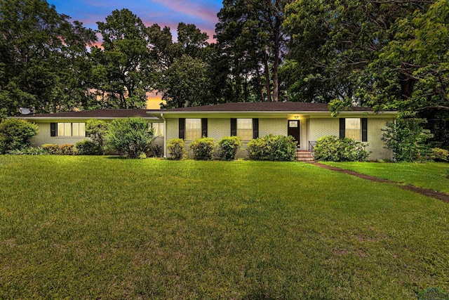 813 Kenwood Ln, Longview, TX 75604 - ranch-style house with a yard and brick siding