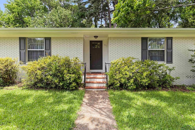 813 Kenwood Ln, Longview, TX 75604 - entrance to property featuring brick siding, a lawn, and a porch