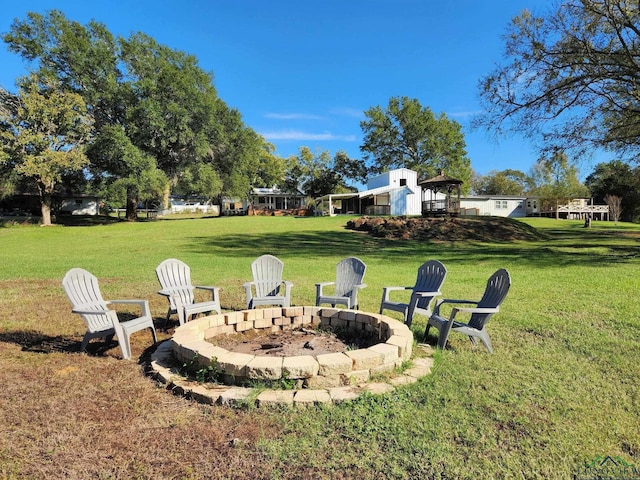 view of yard featuring an outdoor fire pit
