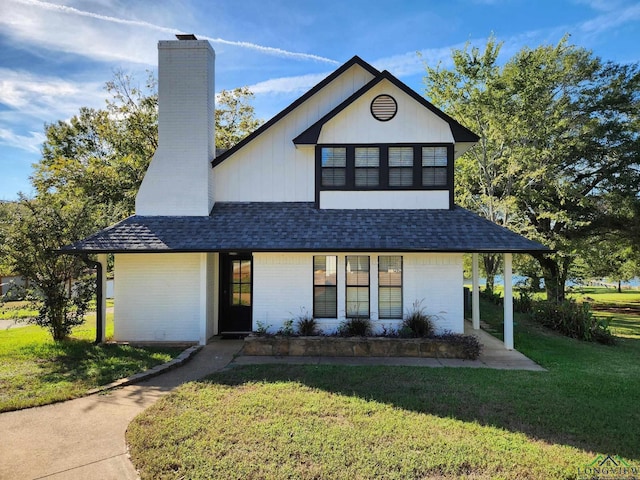 view of front of property with a front lawn