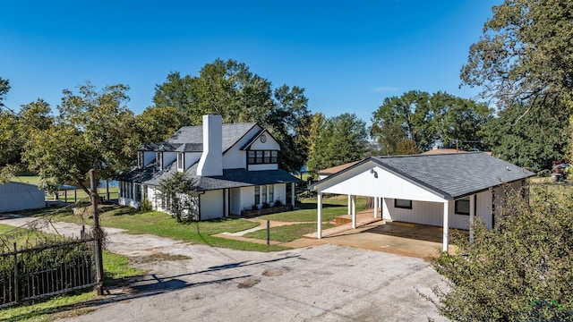 view of front of house featuring a front yard and a carport