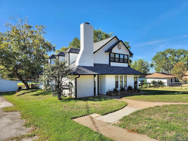 view of front of property with a front lawn