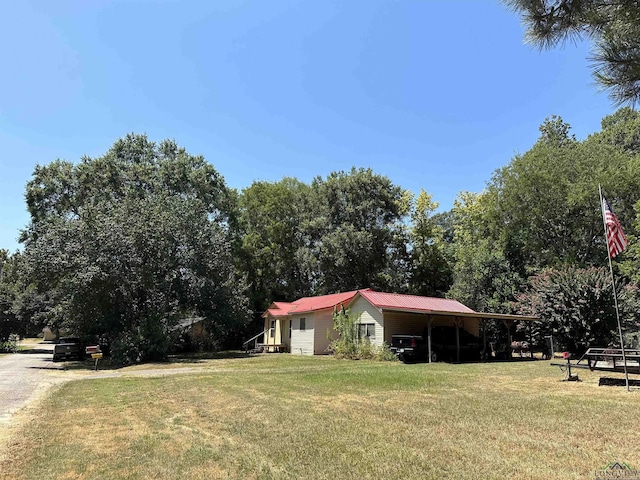 view of yard featuring a carport