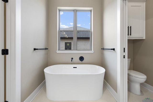 111 Mia Ln, Longview, TX 75604 - bathroom with a soaking tub, baseboards, and toilet