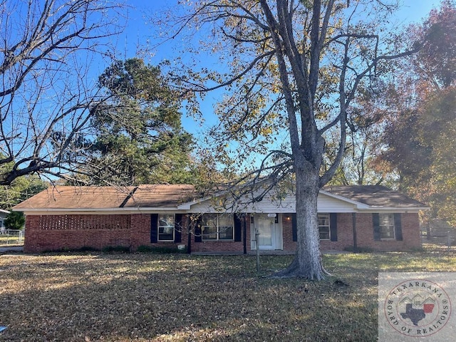 ranch-style house featuring a front lawn