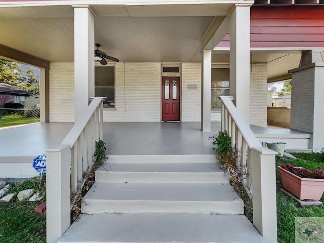 doorway to property with covered porch and ceiling fan