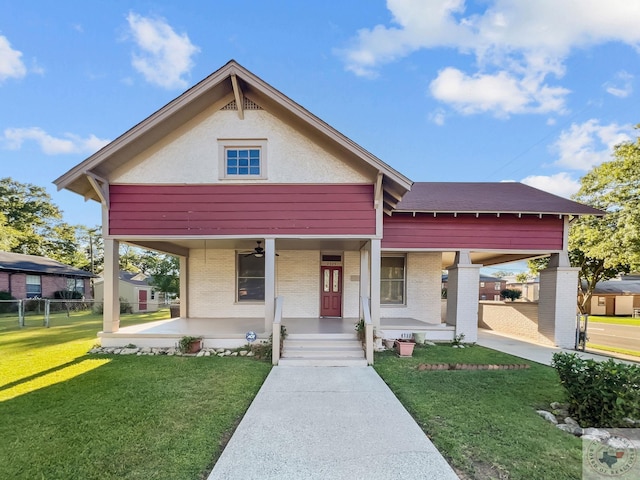 view of front of house with ceiling fan, a front yard, and a porch