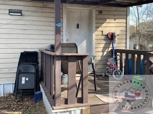 3812 Elizabeth St, Texarkana, TX 75501 - view of wooden terrace