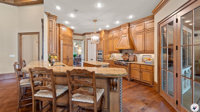 6804 Springwood Cir, Texarkana, TX 75503 - kitchen with dark wood finished floors, ornamental molding, recessed lighting, a peninsula, and decorative light fixtures